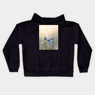 Hiding in the tall grass. Kids Hoodie